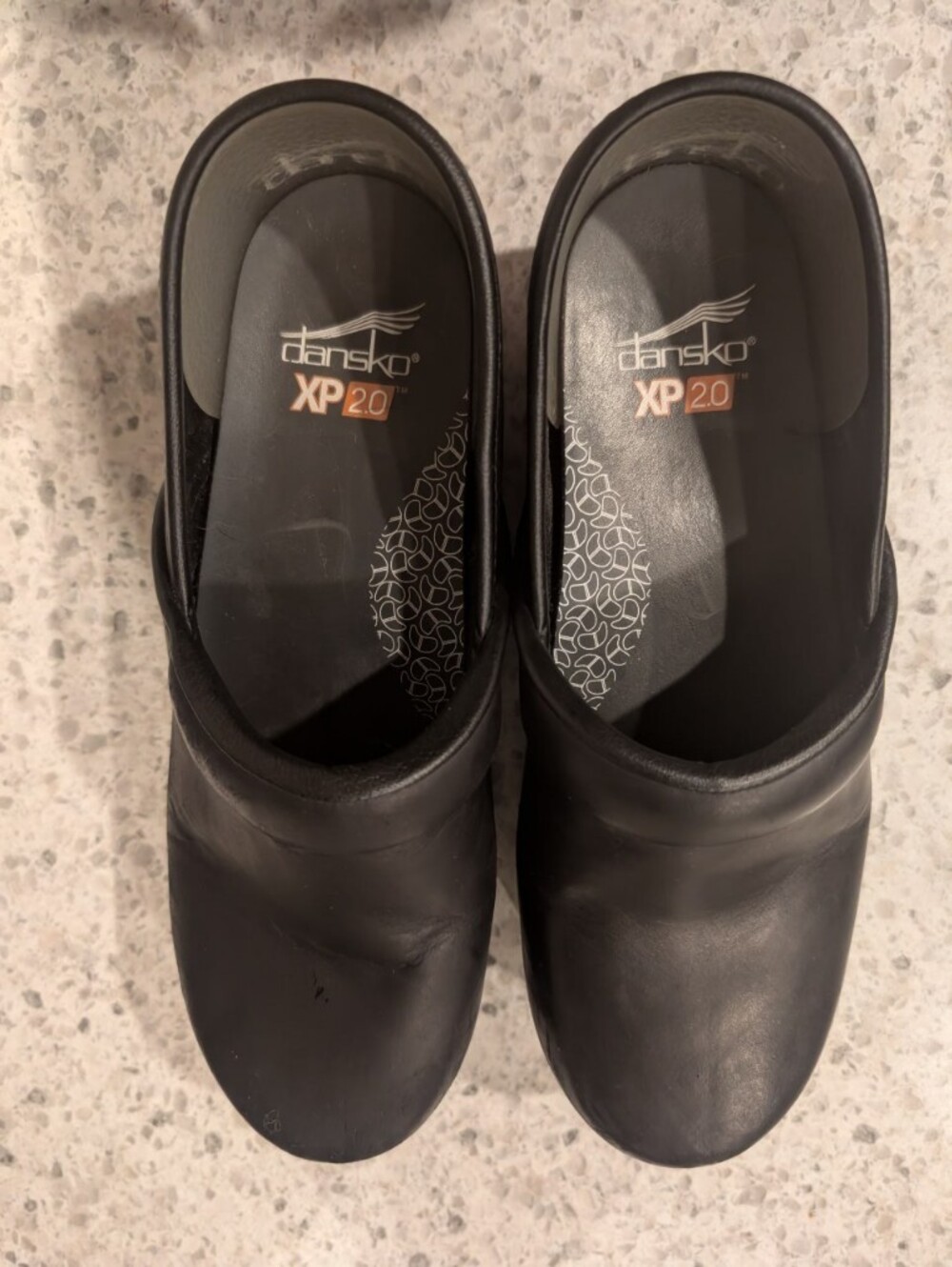 Dansko XP 2.0 Black Leather Slip-Resistant Professional Clogs Size 38